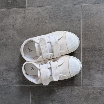 Kinder gympen met klittenband beschikbaar voor biedingen