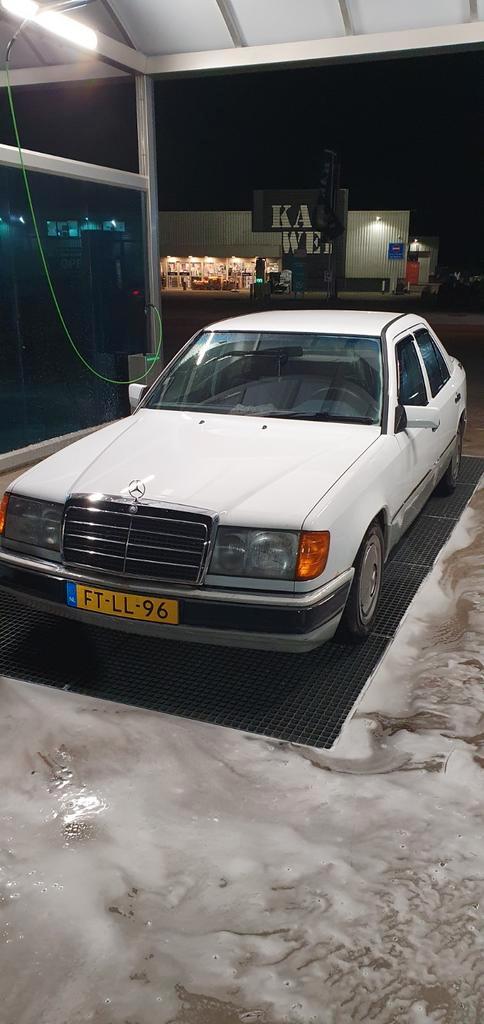 Mercedes 200-Serie 2.3 230 E 1990 Wit, Auto's, Mercedes-Benz, Particulier, 200-Serie, ABS, Airconditioning, Centrale vergrendeling