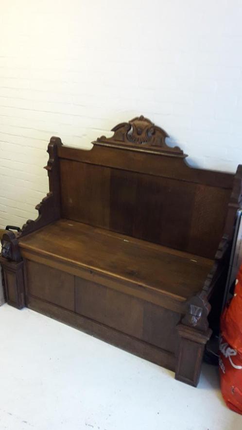 Antiek eiken kerkbankje met opbergklep. Halbankje., Huis en Inrichting, Banken | Bankstellen, Minder dan 150 cm, Ophalen of Verzenden