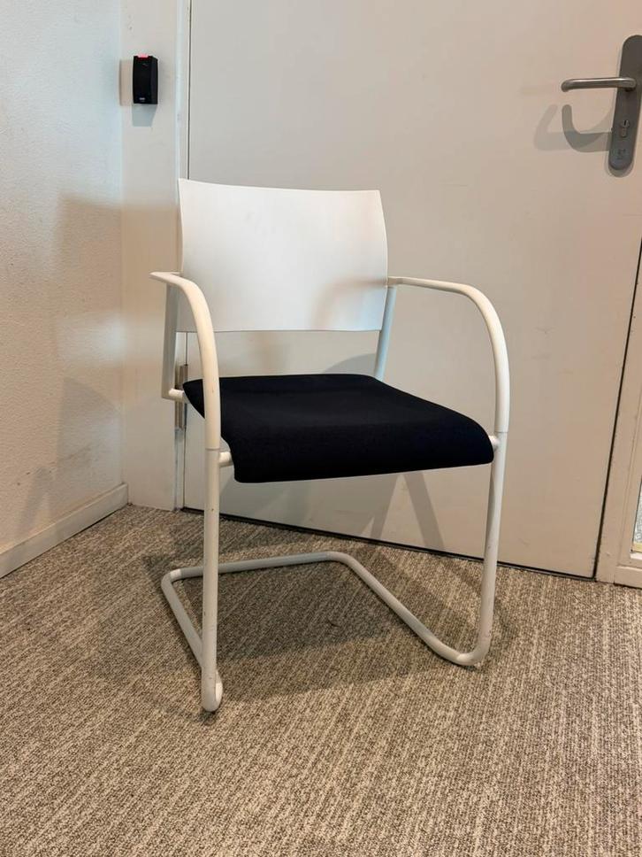 30x Van der sluis vergaderstoelen (zie foto’s), Huis en Inrichting, Stoelen, Gebruikt, Vijf, Zes of meer stoelen, Kunststof, Wit