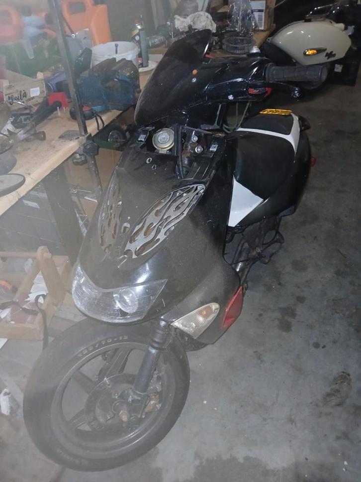 Aprillia sr frame en veel onderdelen, Fietsen en Brommers, Brommeronderdelen | Scooters, Gebruikt, Aprilia, Ophalen