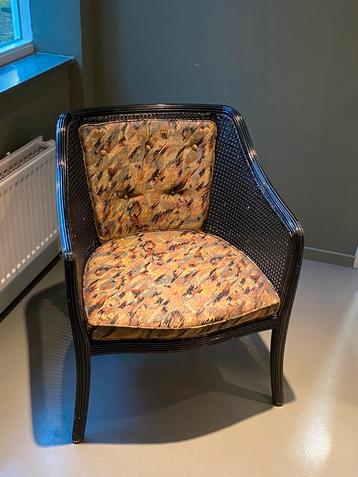 Gemakkelijke fauteuil beschikbaar voor biedingen