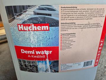 Gedeminiraliseerd water beschikbaar voor biedingen