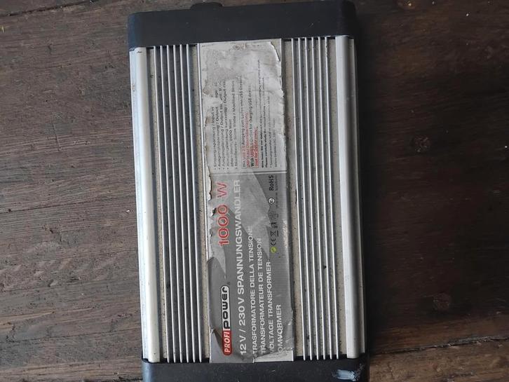 Omvormer 1000 w 12v/230v, Caravans en Kamperen, Camper-accessoires, Zo goed als nieuw, Ophalen of Verzenden