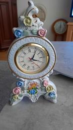 PORSELEINEN KLOKJE  WERKT OP BATTERIJ, Antiek en Kunst, Antiek | Klokken, Ophalen