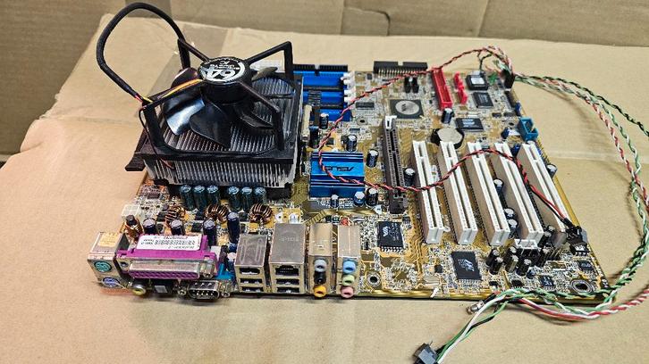 Asus A8V DeluxeWifi-G, Computers en Software, Moederborden, Gebruikt, AMD, DDR, Ophalen of Verzenden