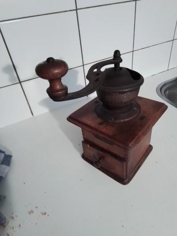 Antieke koffie molen 10 euro  beschikbaar voor biedingen