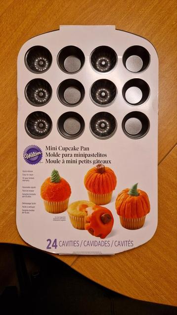 Mini Pompoen Cupcake Bakvorm - Wilton 24 beschikbaar voor biedingen