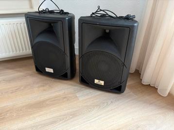 2x Devine Artis 12A 300 watt actieve luidspreker beschikbaar voor biedingen