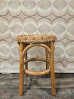 Rotan vintage krukje retro bijzettafel, Huis en Inrichting, Krukjes, Overige materialen, Ophalen of Verzenden, Zo goed als nieuw