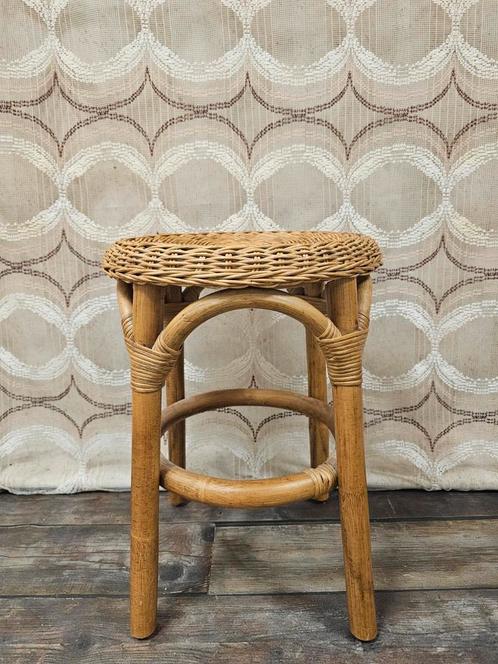 Rotan vintage krukje retro bijzettafel, Huis en Inrichting, Krukjes, Zo goed als nieuw, Overige materialen, Ophalen of Verzenden