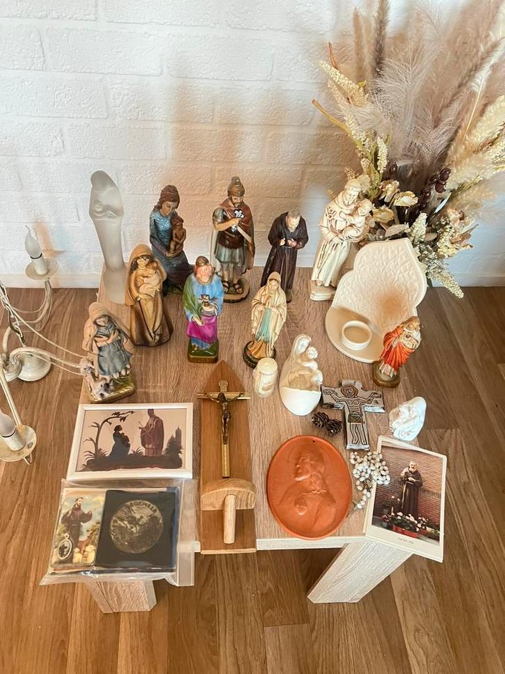 Partij heilige beelden en rozenkrans, consoles etc., Antiek en Kunst, Antiek | Religie, Ophalen of Verzenden