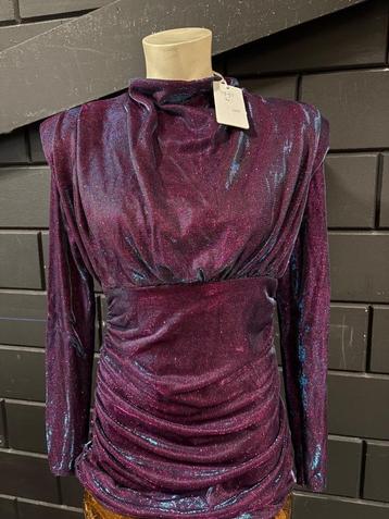 Avondjurk beschikbaar voor biedingen