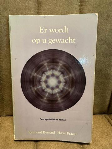 Er word op u gewacht  beschikbaar voor biedingen