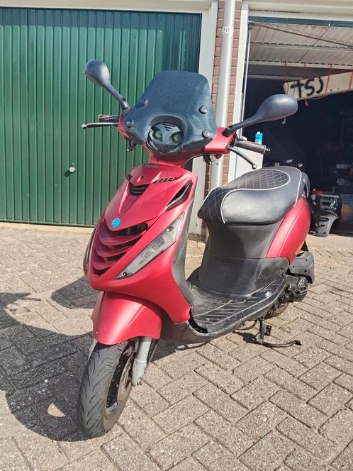 Piaggio Zip 80cc met WOK-status, Fietsen en Brommers, Scooters | Piaggio, Zo goed als nieuw, Zip, Maximaal 25 km/u, Benzine, Ophalen