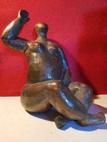 keramiek sculptuur vrouwelijk naakt bronskleurig monogram  beschikbaar voor biedingen