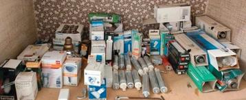 Diverse lampen van verschillende maten (niet getest) beschikbaar voor biedingen