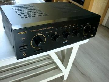 TEAC A-R600 Stereo versterker te beluisteren .