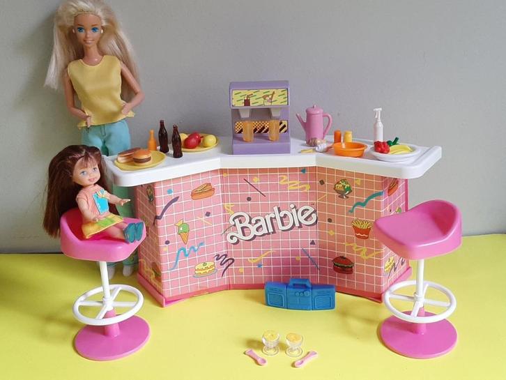 barbie vintage snackshop met Barbie en Shelly 1989, Kinderen en Baby's, Speelgoed | Poppen, Zo goed als nieuw, Barbie, Ophalen of Verzenden