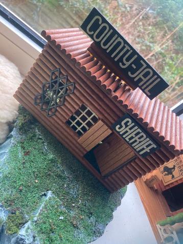 Miniatuur terrein houten western huisje beschikbaar voor biedingen