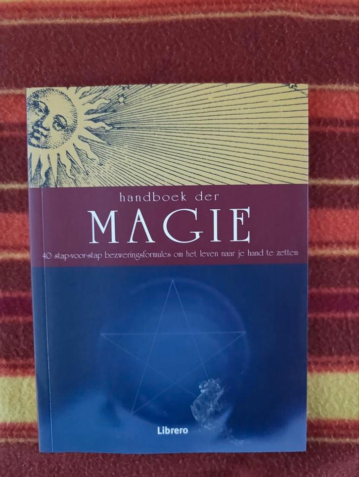 Handboek der Magie - libero, Boeken, Esoterie en Spiritualiteit, Zo goed als nieuw, Instructieboek, Spiritualiteit algemeen, Ophalen of Verzenden