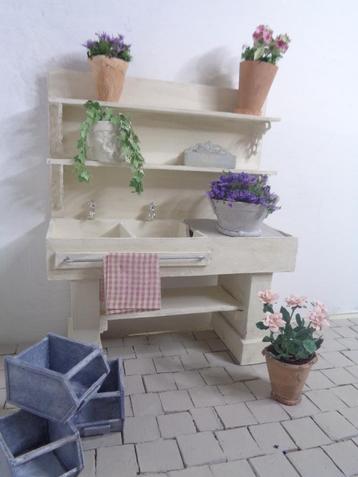  Brocante roomwitte oppot tafel… Poppenhuis 1:12.. (Nr M88)*