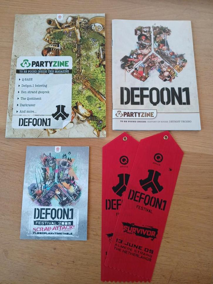 Defqon Qbase hardcore flyers boekjes stickers etc., Verzamelen, Overige Verzamelen, Ophalen of Verzenden