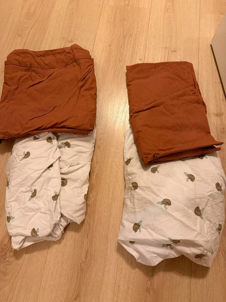 2x IKEA ledikant beddengoed, Kinderen en Baby's, Kinderkamer | Beddengoed, Zo goed als nieuw, Dekbedovertrek, Bruin, Jongetje of Meisje