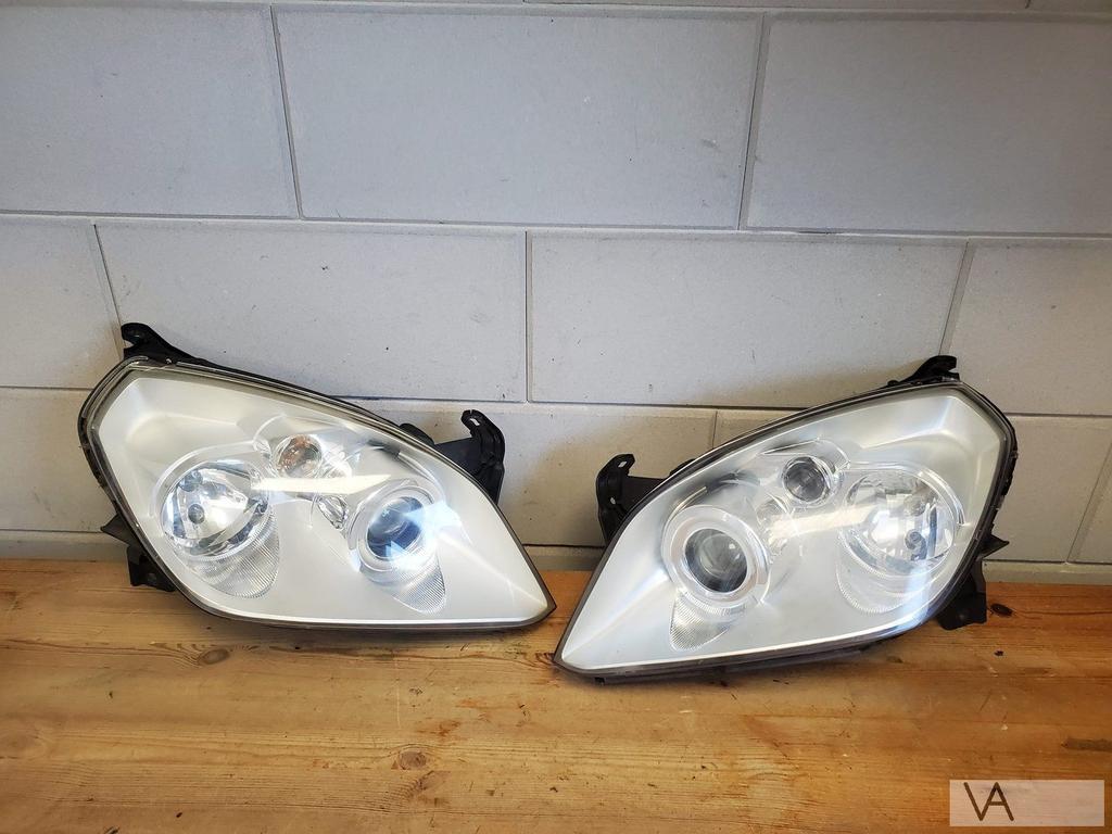 Opel Tigra B twintop koplamp links zilver €100 geen ribbels, Ophalen of Verzenden, Gebruikt, Opel