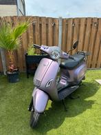 Djjd cashmere scooter + 2x helmen, Fietsen en Brommers, Snorfietsen en Snorscooters, Ophalen of Verzenden, Zo goed als nieuw, Overige merken