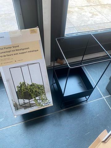 Plantenbakken 2 stuks nieuw in doos beschikbaar voor biedingen