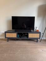 TV meubel zwart met rotan, Huis en Inrichting, Kasten | Televisiemeubels, Ophalen, 100 tot 150 cm, Zo goed als nieuw, Minder dan 100 cm