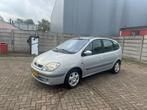 Renault Scénic 1.6 16V 2003 Grijs, Auto's, Stof, 4 cilinders, Origineel Nederlands, Metallic lak