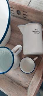 3 EMAILLE MAATBEKER'S/ KAN en ÉÉN BEKER/ MOKJE WIT/BLAUW, Antiek en Kunst, Ophalen of Verzenden