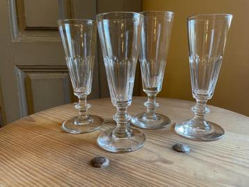 4 x Champagne Glazen Flûtes 19e eeuws Frans kristal beschikbaar voor biedingen