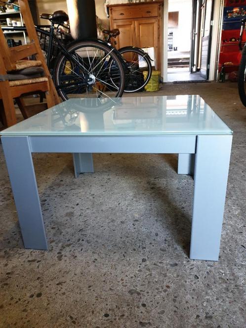Mooie bijzettafel, Huis en Inrichting, Tafels | Bijzettafels, Zo goed als nieuw, Vierkant, Minder dan 45 cm, 55 tot 75 cm, Metaal of Aluminium