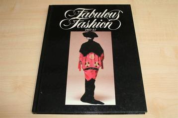 60 Jaar Mode [1907-1967] — Van Belle Epoque tot Sixties beschikbaar voor biedingen