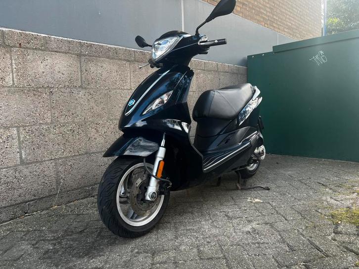 Piaggio New Fly 2017, Fietsen en Brommers, Scooters | Piaggio, Zo goed als nieuw, Fly, Maximaal 45 km/u, Benzine, Ophalen of Verzenden