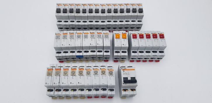 Merlin Gerin Schakelkast Componenten pulsdrukker en signaal, Hobby en Vrije tijd, Elektronica-componenten, Gebruikt, Ophalen of Verzenden