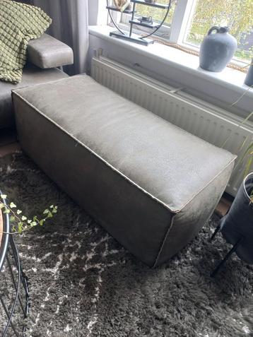 Hocker beschikbaar voor biedingen