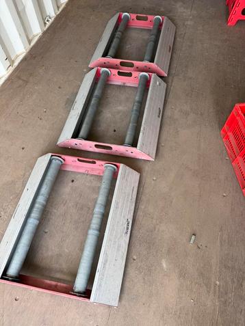 Te koop  3 stuks Saen kabelhaspel rollers beschikbaar voor biedingen