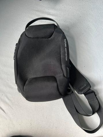 Zwarte Sling Bag - Future Aesthetics beschikbaar voor biedingen