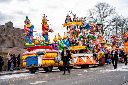 Mooie polyester carnavalswagen prinsenwagen, Hobby en Vrije tijd, Feestartikelen, Zo goed als nieuw, Carnaval, Ophalen of Verzenden