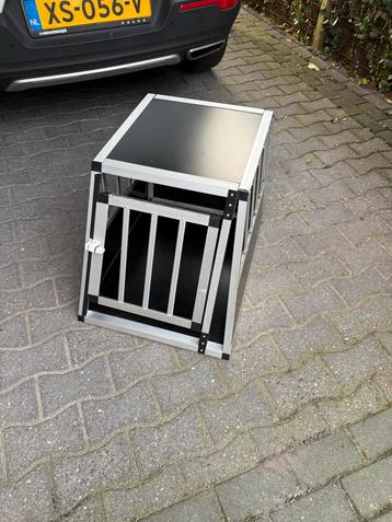 Hondenbench beschikbaar voor biedingen
