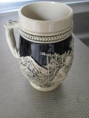 geglazuurde bier pul zwart, reliëf Duitsland hoog 16 cm. beschikbaar voor biedingen