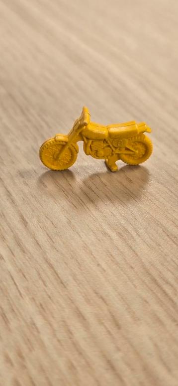 Miniatuur Gele Motorfiets beschikbaar voor biedingen