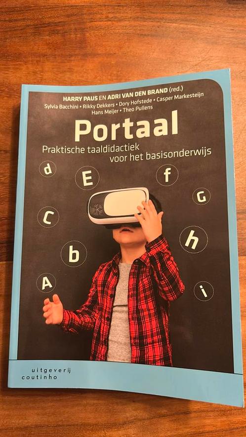 Adri van den Brand - Portaal, Boeken, Studieboeken en Cursussen, Zo goed als nieuw, Ophalen of Verzenden