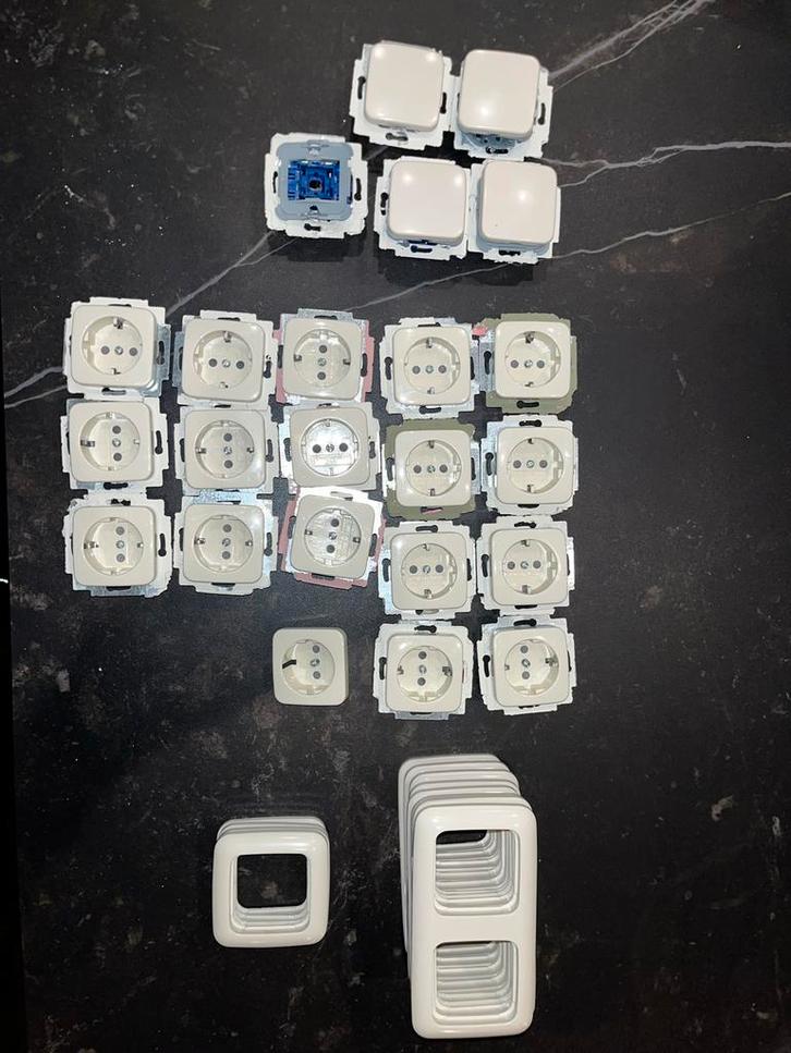 Busch-jaeger Wandcontactdozen en schakelaars, Doe-het-zelf en Verbouw, Elektra en Kabels, Gebruikt, Stopcontact, Ophalen