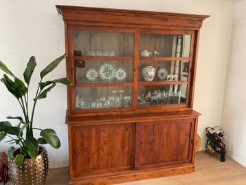Teak houten Buffetkast beschikbaar voor biedingen