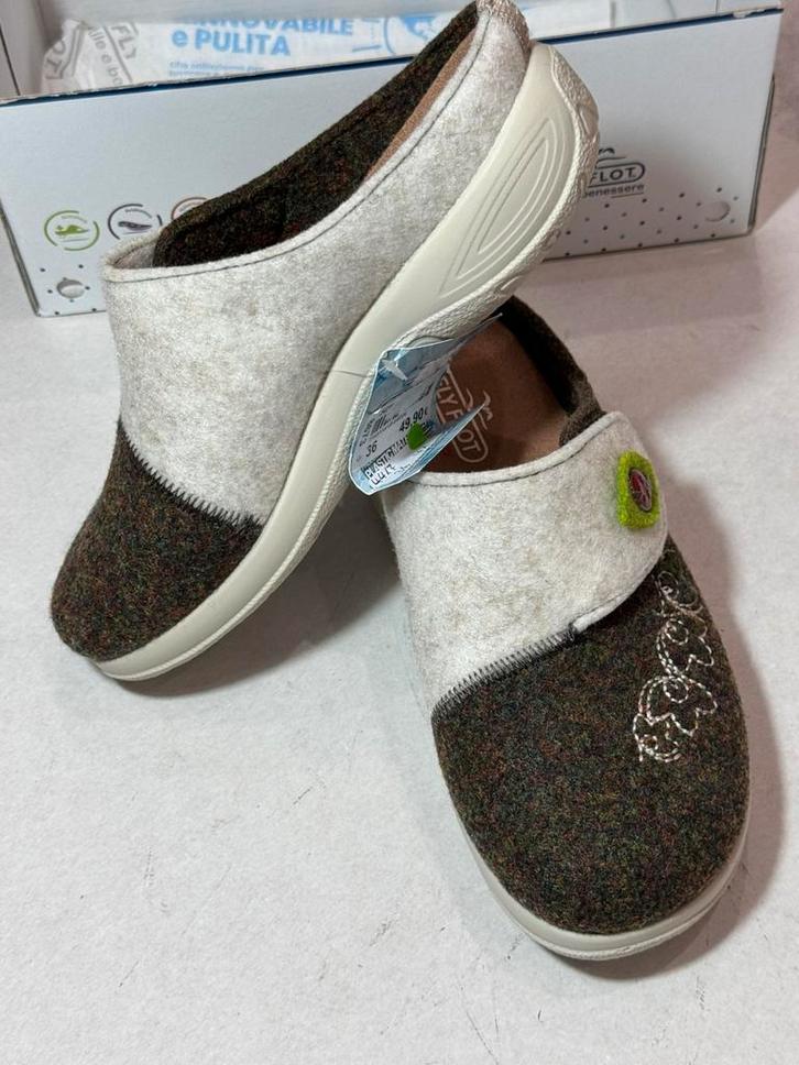 Fly Flot wollen pantoffels - Maat 41 - Nieuw!, Kleding | Dames, Schoenen, Nieuw, Pantoffels of Sloffen, Bruin, Ophalen of Verzenden